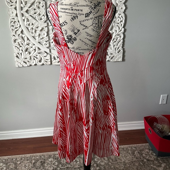 Women’s Summer Dress - Size 8 - Picture 2 of 3